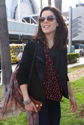 Neve Campbell Is Fresh-Faced and Stunning in a Casual Ensemble - Arrives in Los Angeles 3/7/2016