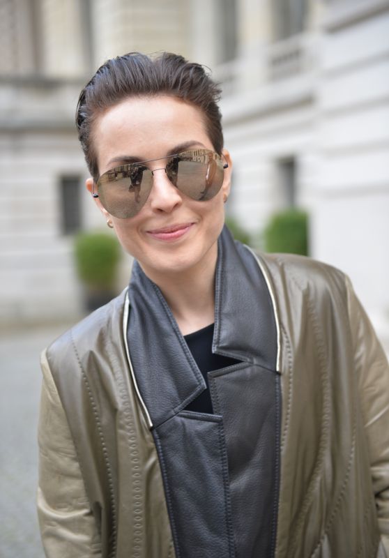 Noomi Rapace at Roland Mouret RTW Fall/Winter 2016-2017 in Paris