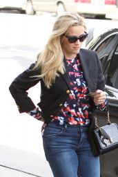 Reese Witherspoon - Heads Into a Medical Building in Santa Monica 3/9 ...