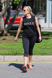 Reese Witherspoon in Leggings - Leaving a Yoga Class in Brentwood, CA, 3/12/2016