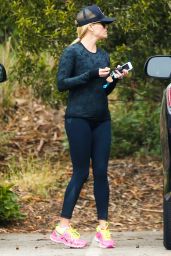 Reese Witherspoon in Tights - Hiking in Brentwood, CA, 3/5/2016
