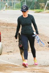 Reese Witherspoon in Tights - Hiking in Brentwood, CA, 3/5/2016