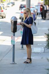 Reese Witherspoon - Shopping at James Perse in Brentwood Country Mart, 3/12/2016