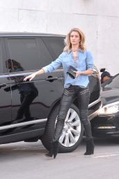 Rosie Huntington-Whiteley Has a Car Accident in Beverly Hills 3/8/2016