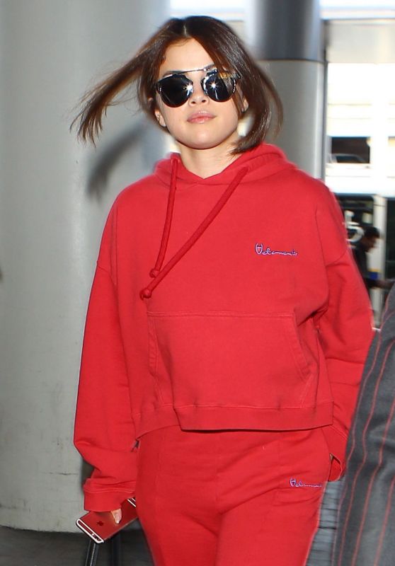 Selena Gomez Airport Style - LAX in Los Angeles 3/7/2016 • CelebMafia