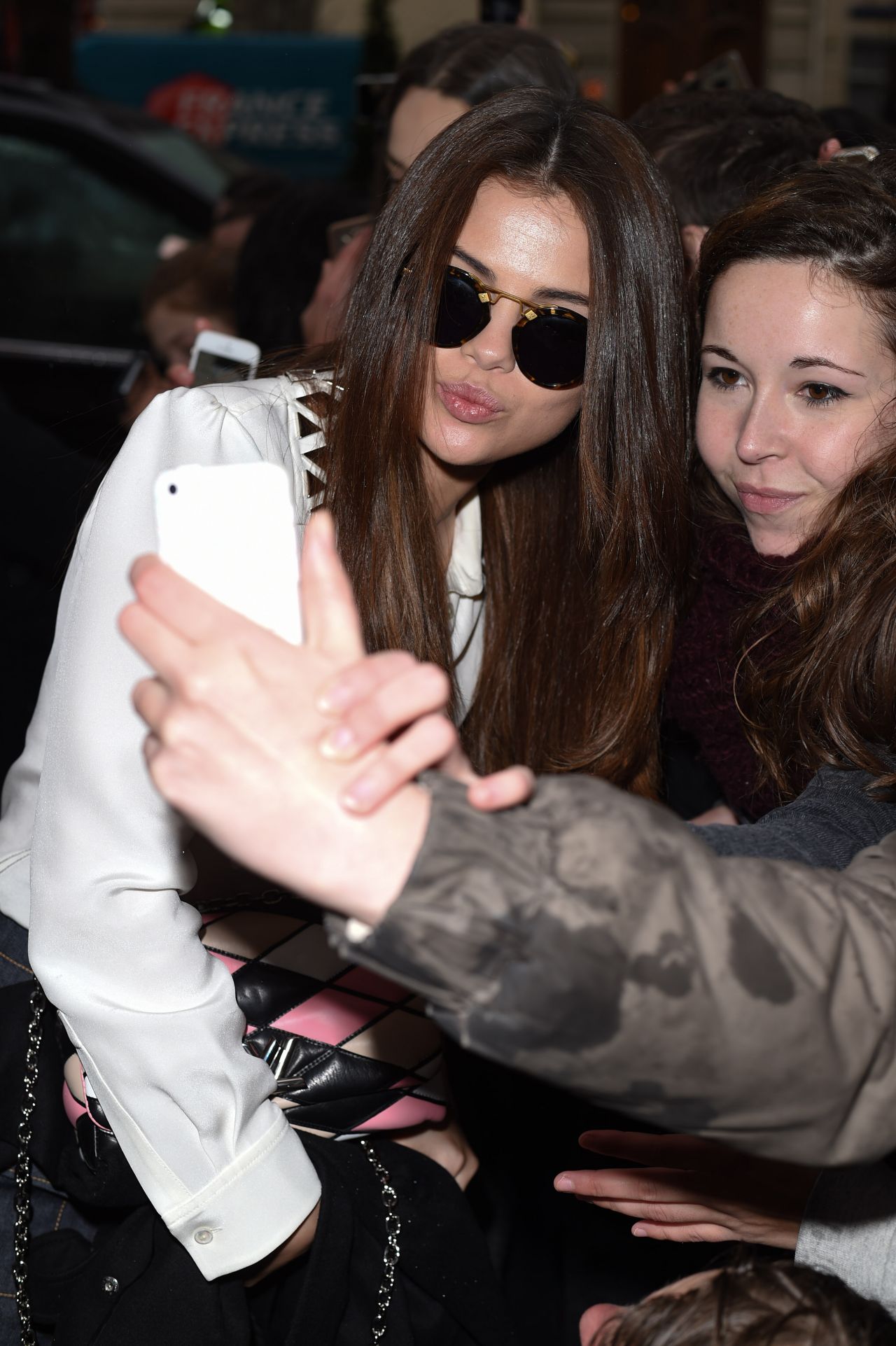 Selena Gomez arriving for the Louis Vuitton Fall/Winter 2015-2016  Ready-To-Wear collection show held at Fondation Louis Vuitton in Paris,  France on March 11, 2015. Photo by Nicolas Genin/ABACAPRESS.COM Stock Photo  - Alamy