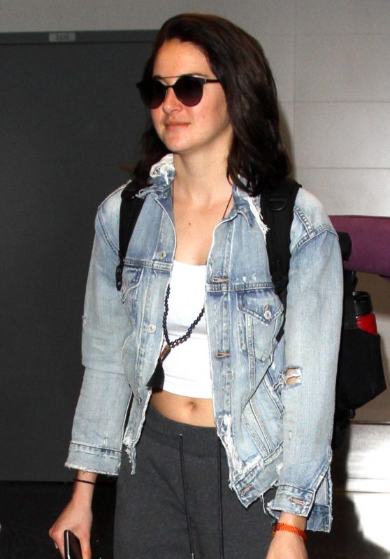 Shailene Woodley - LAX Airport in Los Angeles 3/10/2016