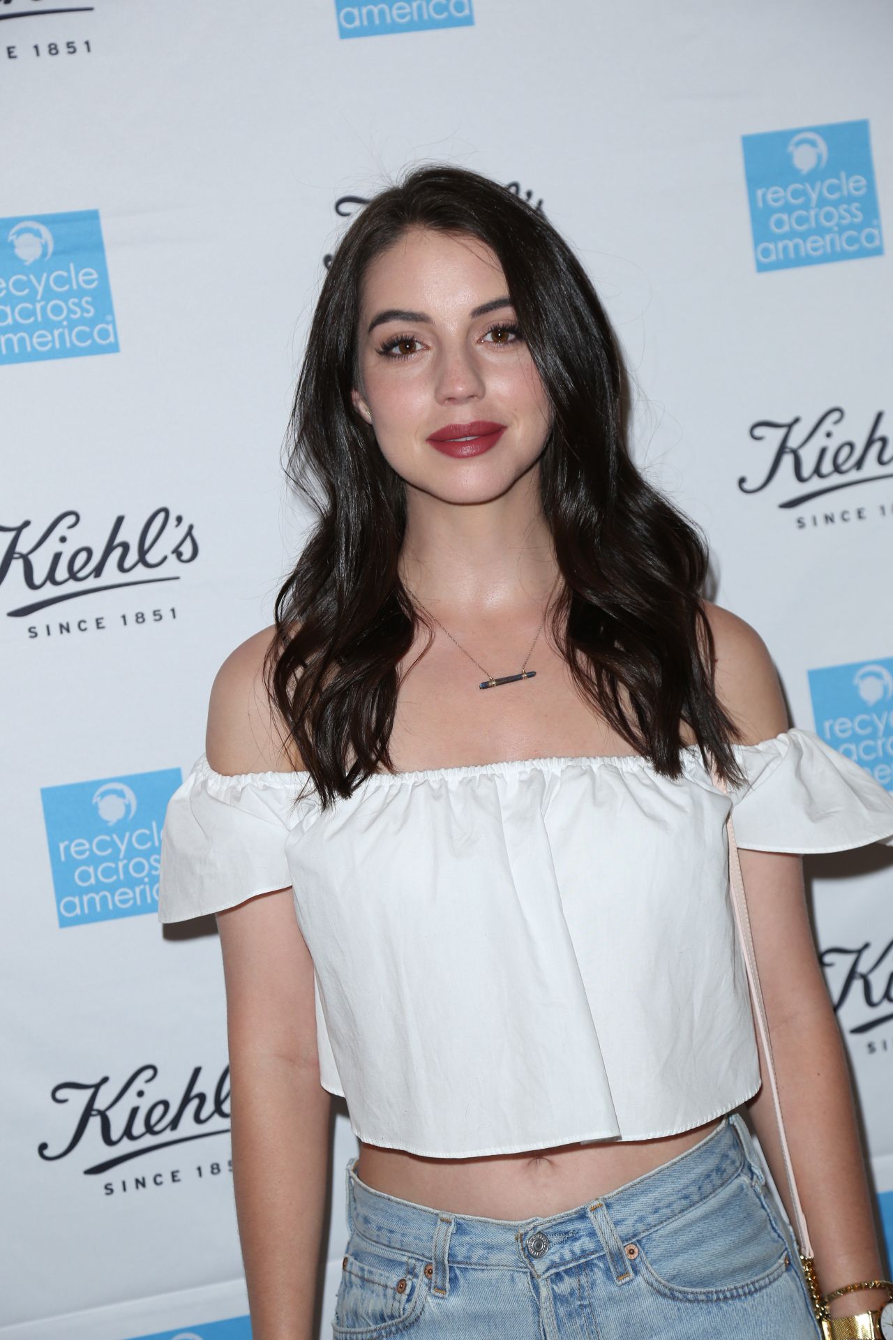 Adelaide Kane Style Clothes Outfits And Fashion• Page 8 Of 9 • Celebmafia 