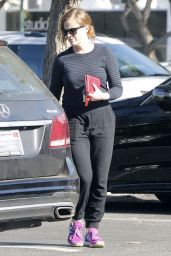 Amy Poehler - Out Grocery Shopping at Bristol Farms in West Hollywood, CA 4/20/2016