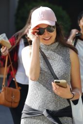 Bailee Madison is All Smiles - Leaving Het Hotel in Vancouver 4/11/2016