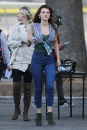 Bella Thorne in Tight Jeans - On the Set of 