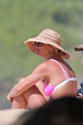 Britney Spears Bikini Candids - Beach in Hawaii 3/31/2016 