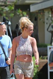 Britney Spears Leggy in Shorts - Hawaii, March 2016