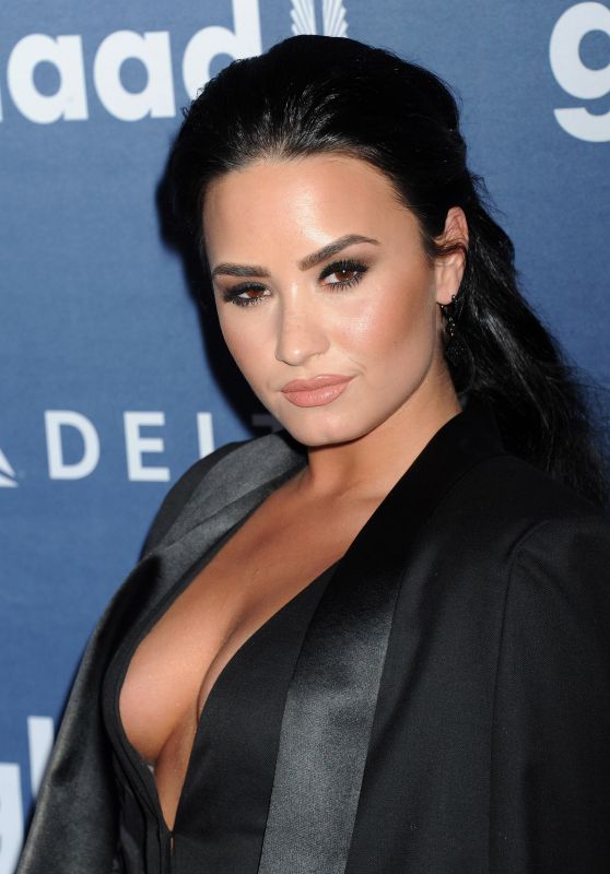 Demi Lovato - 2016 GLAAD Media Awards in Beverly Hills 4/02/2016