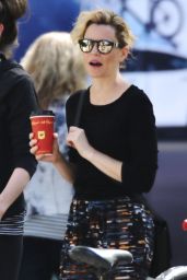 Elizabeth Banks - Out For Coffee in Vancouver 4/20/2016