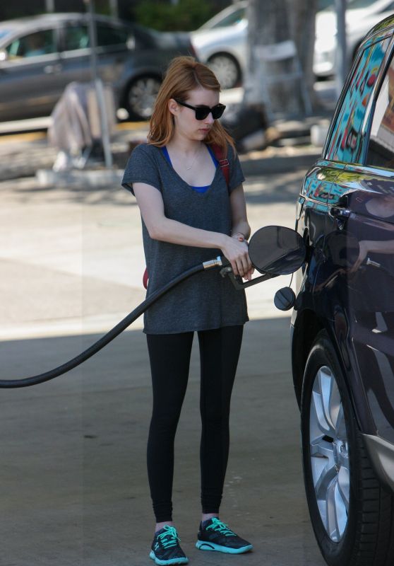 Emma Roberts Hetting Gas in Los Angeles 04/01/2016
