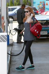 Emma Roberts Hetting Gas in Los Angeles 04/01/2016