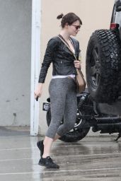 Emma Stone Booty in Leggings - at a gym in West Hollywood 4/9/2016 