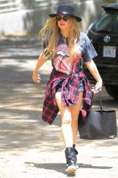 Fergie Street Style - Out in Los Angeles 4/21/2016