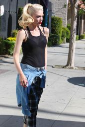 Gwen Stefani Street Style - Out in Burbank 4/16/2016 