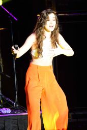 Hailee Steinfeld Performing at the Chum FM Breakfast in Barbados, April 2016