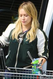 Hilary Duff in Leggings - Shopping at Bristol Farms in LA 4/10/2016