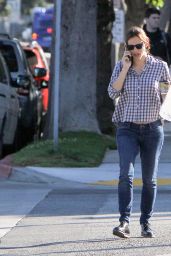 Jennifer Garner is Seen Taking a Stroll in Los Angeles 4/18/2016