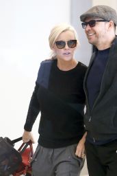 Jenny McCarthy And Donnie Wahlberg Kiss In NY Building 4/20/2016