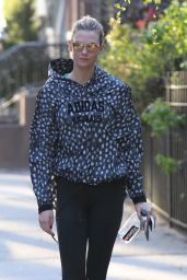 Karlie Kloss - Out in NYC 4/20/2016
