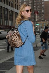 Karlie Kloss Style Inspiration - Out in New York City, April 2016