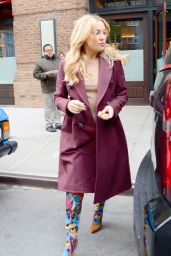 Kate Hudson Looks Marvelous in Maroon - Heading to the 