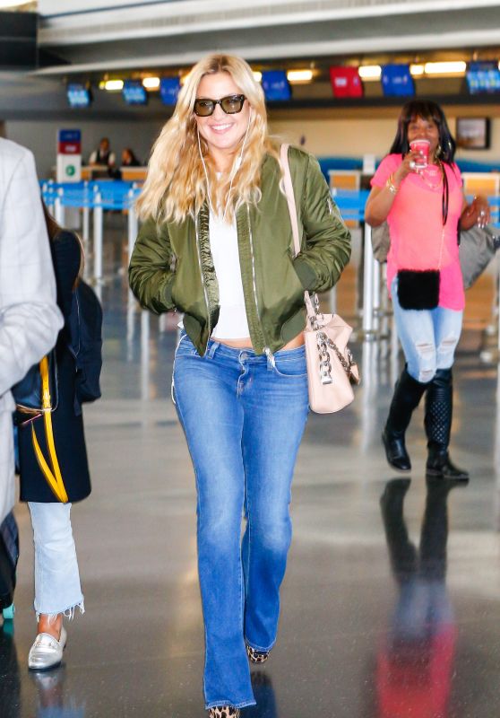 Kate Hudson Travel Outfit - Arriving at JFK Airport in NYC 4/27/2016