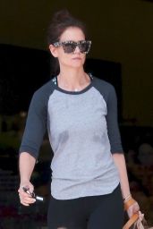 Katie Holmes - Trip to a Grocery Store Calabasas 4/10/2016