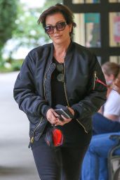Kris Jenner - Grabbing Some Sushi for Lunch Near Her Home in Calabasas 4/9/2016