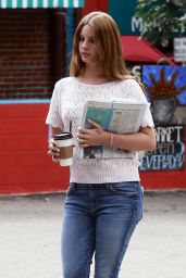 Lana del Rey in Jeans - Shopping in Los Angeles 4/10/2016