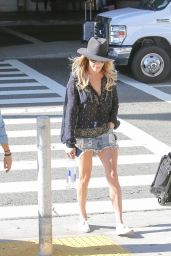 LeAnn Rimes - Arriving to LAX in Los Angeles 4/20/2016