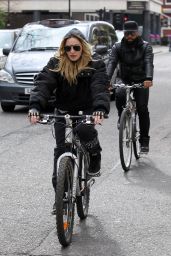 Madonna - Casually Cycling Through the Streets of London 4/18/2016