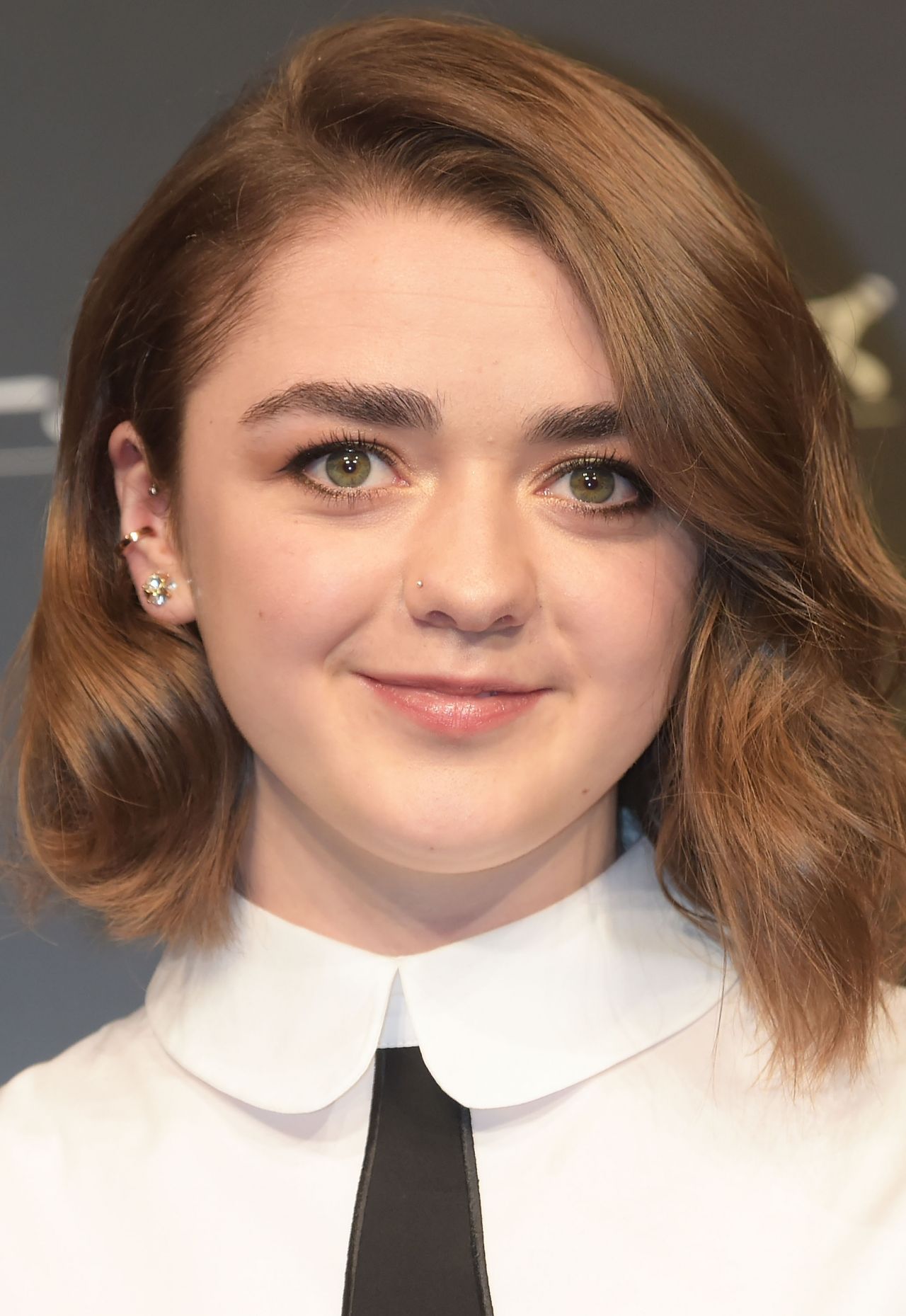 Maisie Williams - Maisie Williams - Attend Givenchy Fashion Show at