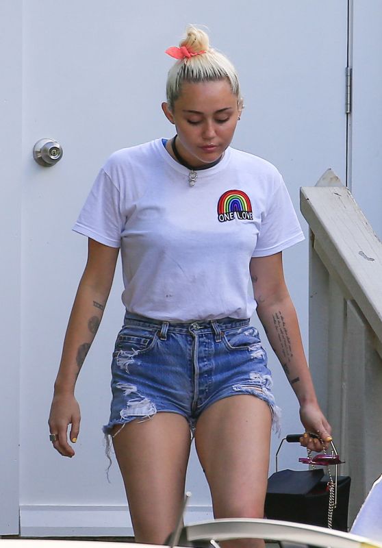 Miley Cyrus - Out in Australia 4/27/2016 