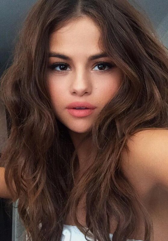 Selena Gomez Social Media Pics 4/20/2016