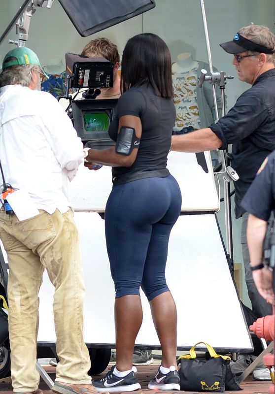 Serena Williams Shows Off Her Famous Curves in Tight Workout Gear - Florida 4/4/2016