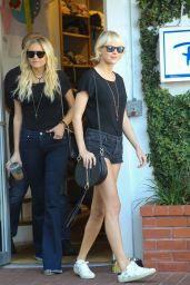 Taylor Swift Leggy in Shorts - Shopping at Fred Segal 4/28/2016