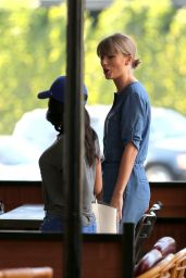 Taylor Swift - Out With a Friend to Lunch at Wokcano, Hollywood 4/4/2016