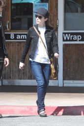 Anna Kendrick at a FedEx Office Store in Sherman Oaks, CA 4/29/2016 