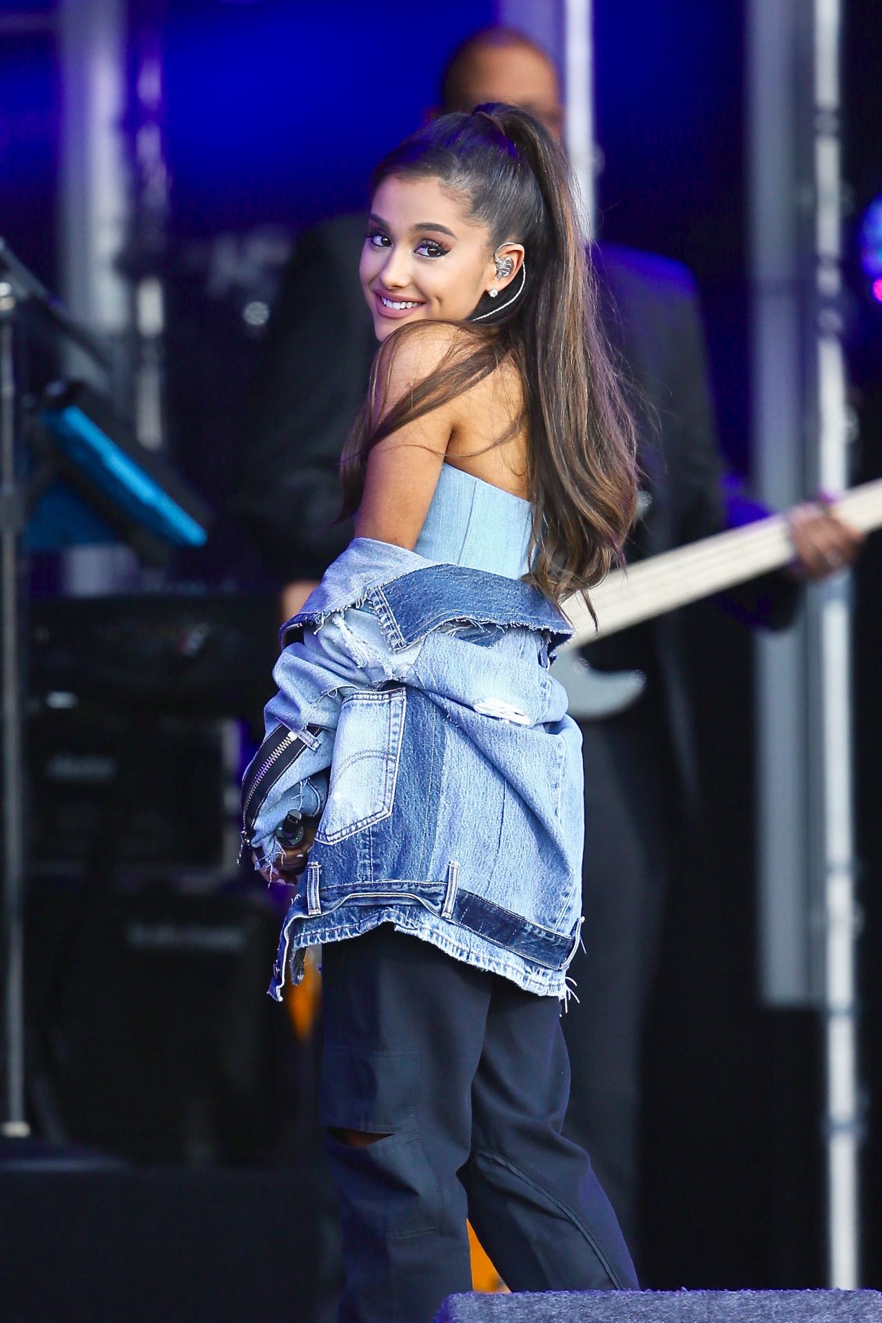 Ariana Grande Performs on 'Jimmy Kimmel Live!' in Los Angeles 5/12/2016 ...