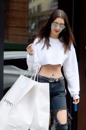 Bella Hadid in RIpped Jeans - Shopping in New York City 5/1/2016
