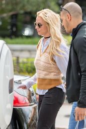 Britney Spears Cute Outfit - Shopping in Los Angeles 5/25/2016 