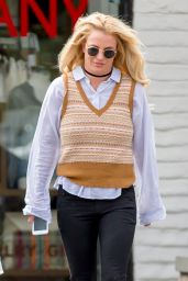 Britney Spears Cute Outfit - Shopping in Los Angeles 5/25/2016 