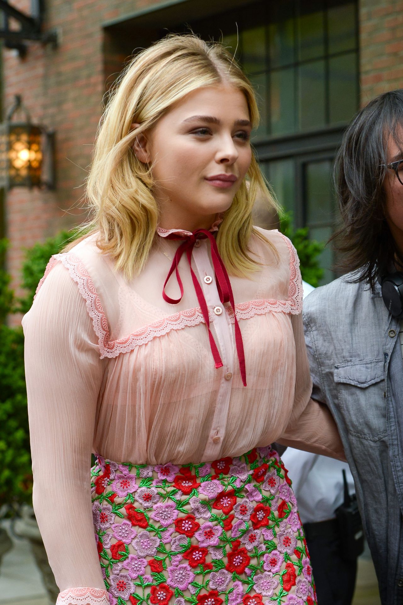 Gotta have Chlomo — Chloë Moretz out & about in NYC. [May 24, 2016]