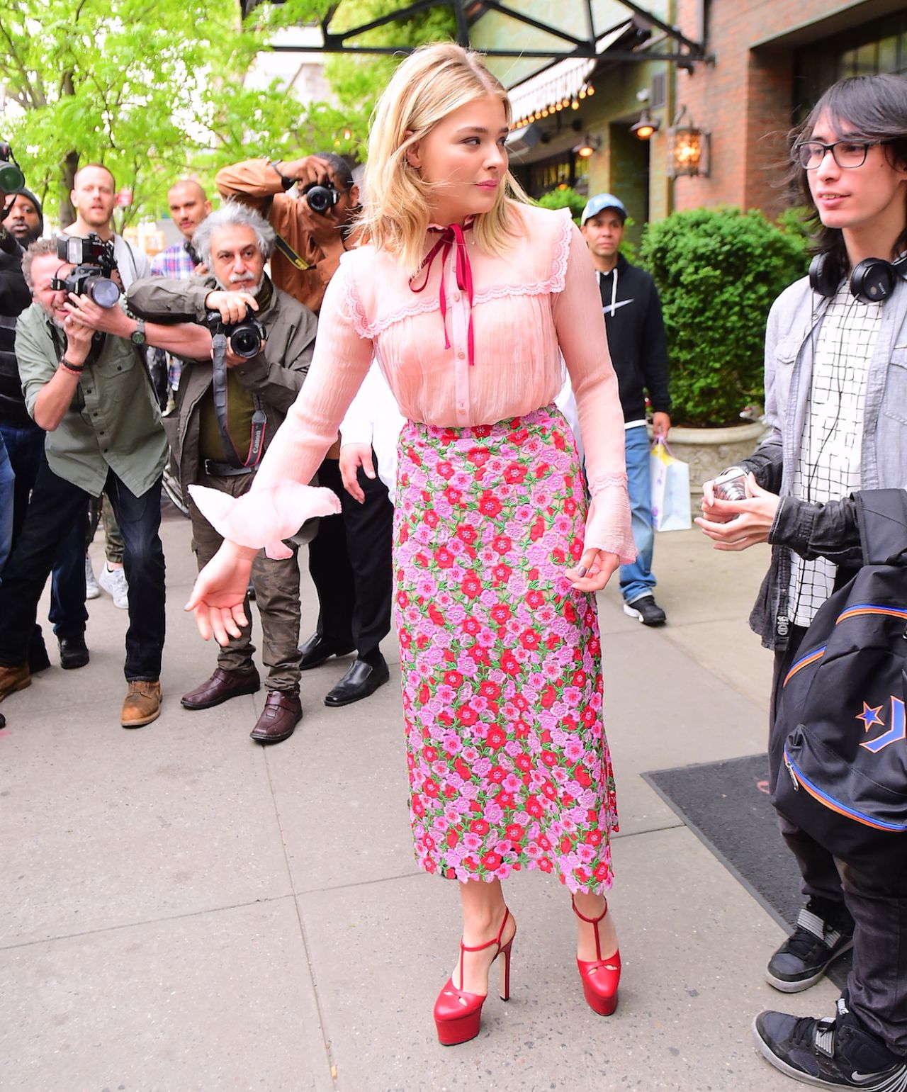 Gotta have Chlomo — Chloë Moretz out & about in NYC. [May 24, 2016]